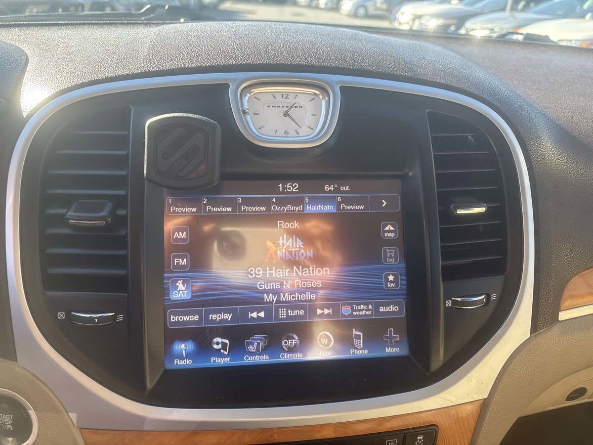 Used 2014 Chrysler 300 C image 15