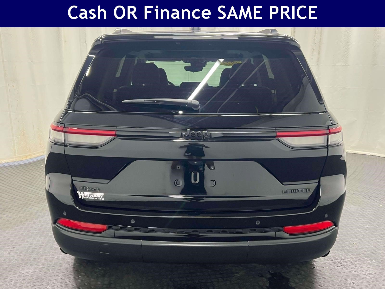 Certified 2023 Jeep Grand Cherokee Limited w/ Black Appearance Package AWD/4WD image 7