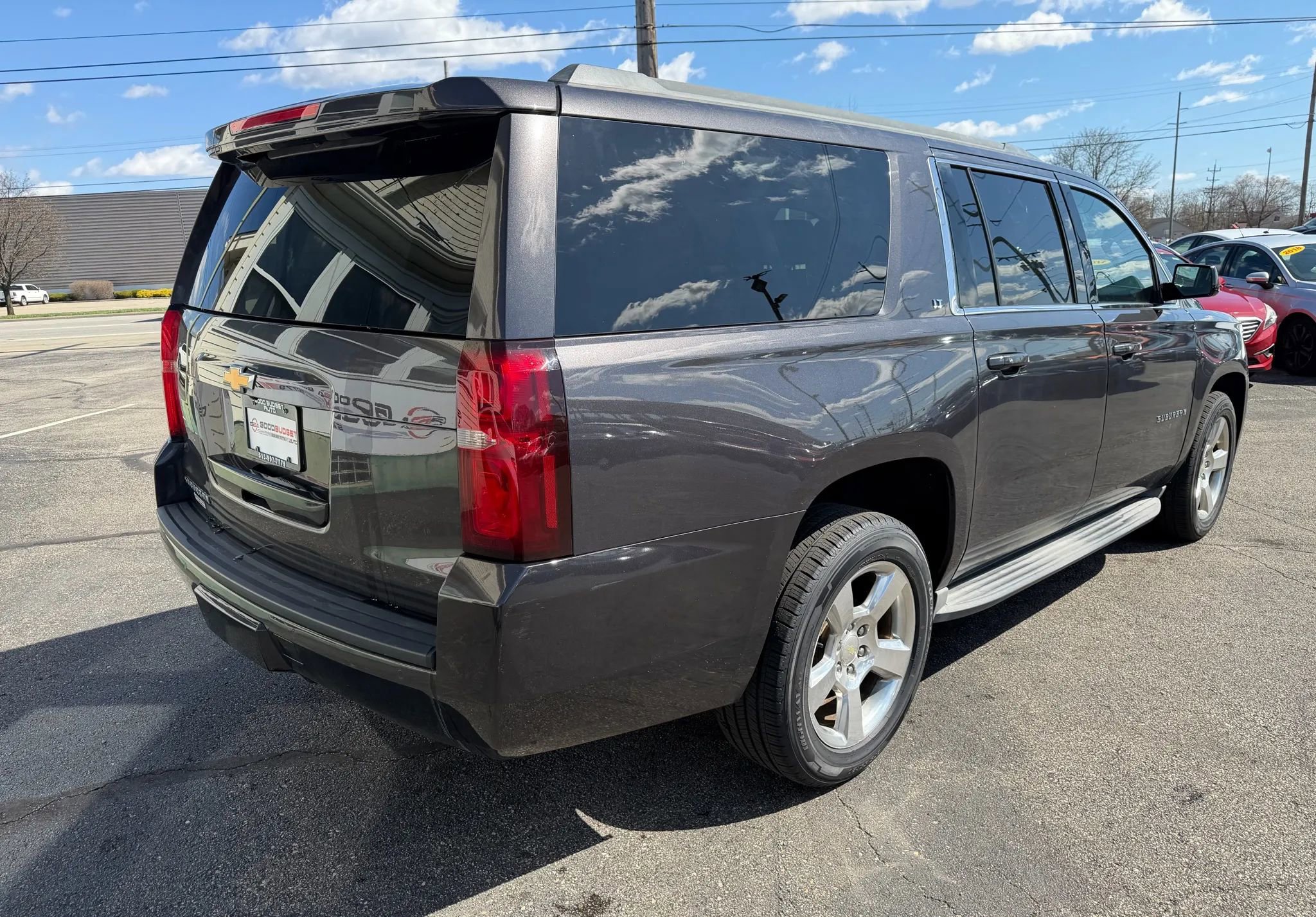 Used 2015 Chevrolet Suburban LT w/ Luxury Package AWD/4WD image 7