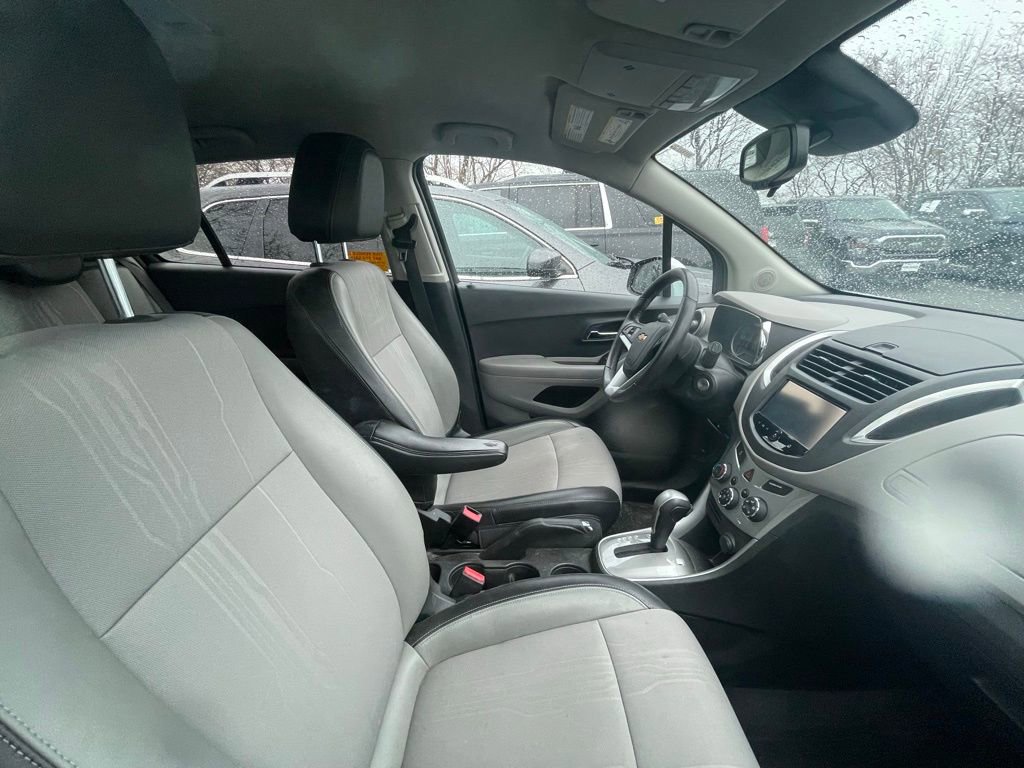 Used 2016 Chevrolet Trax LT w/ LT Convenience Package image 8