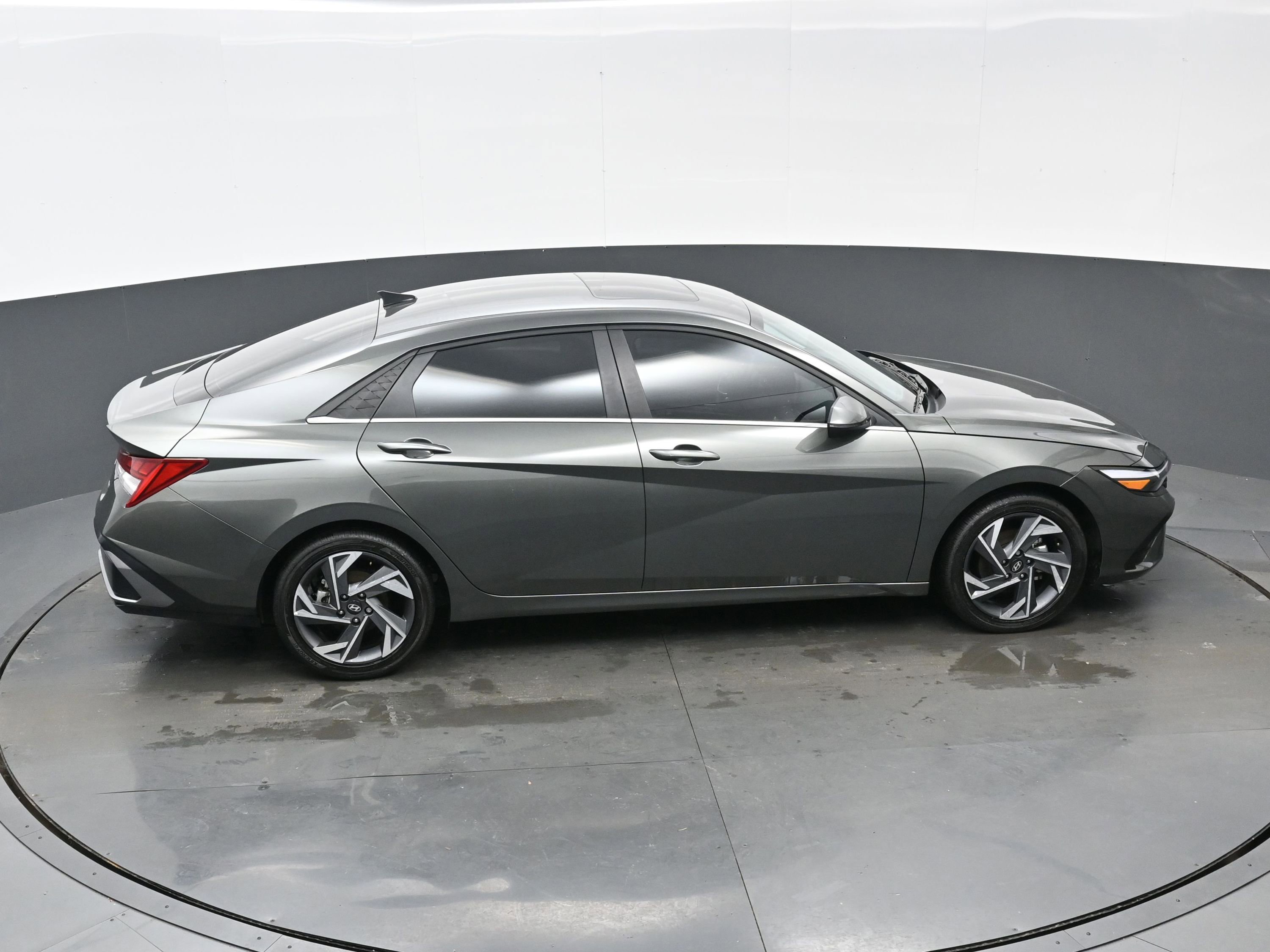 Certified 2024 Hyundai Elantra Limited image 39