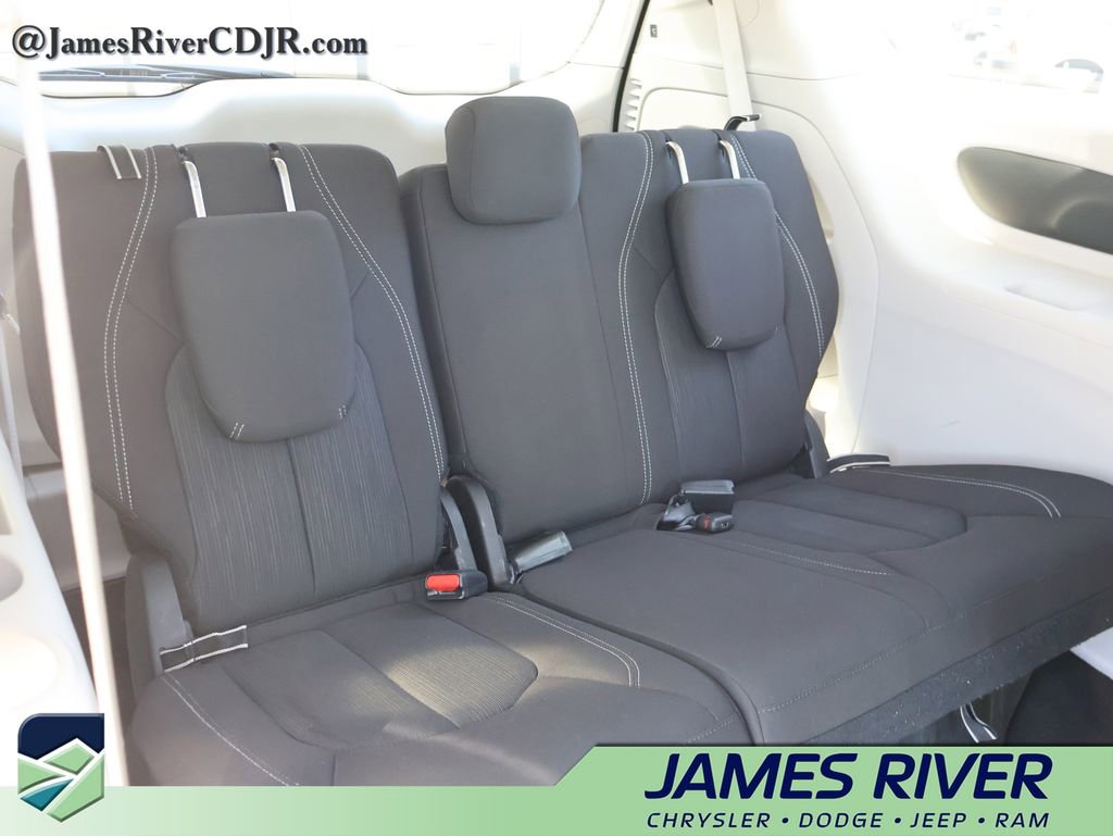 Used 2024 Chrysler Voyager LX image 12