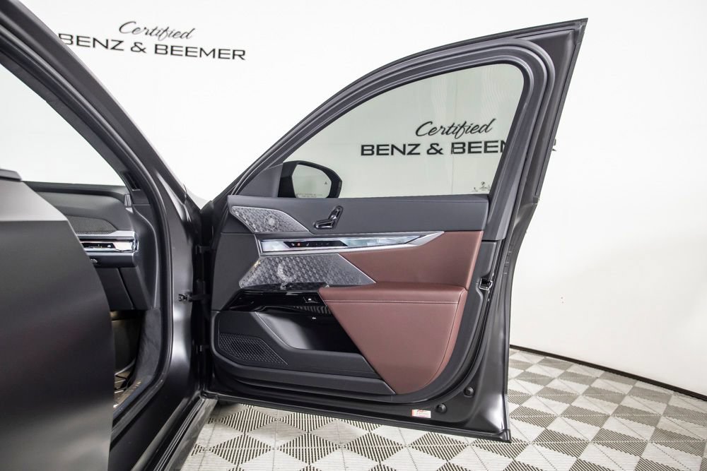 Used 2023 BMW i7 xDrive60 w/ Executive Package 2 AWD/4WD image 20