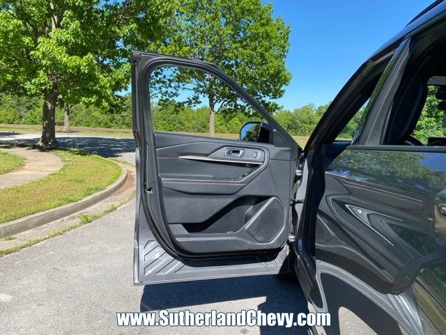 Used 2025 Ford Explorer ST-Line w/ ST-Line Street Pack AWD/4WD image 14