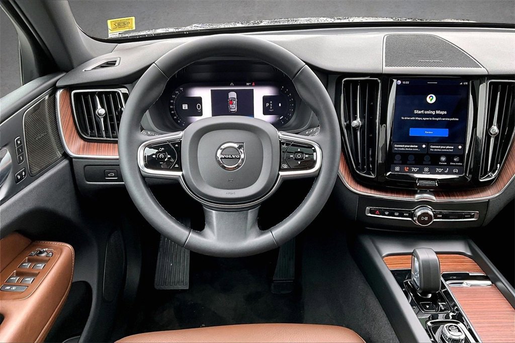 Used 2023 Volvo XC60 B5 Plus w/ Climate Package image 8