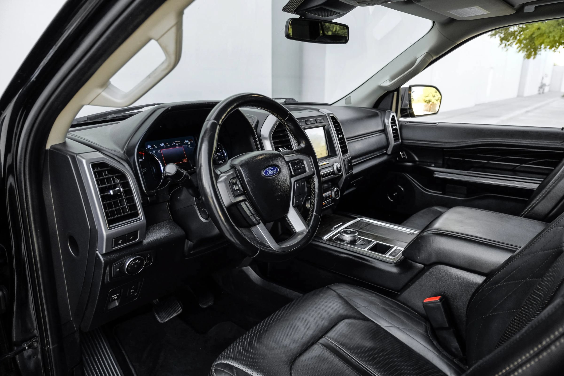 Used 2019 Ford Expedition Max Platinum RWD image 18