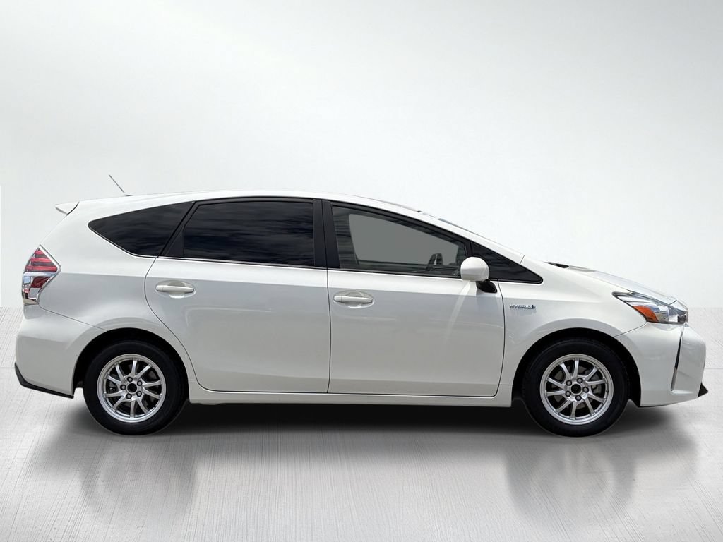 Certified 2017 Toyota Prius V FWD image 10