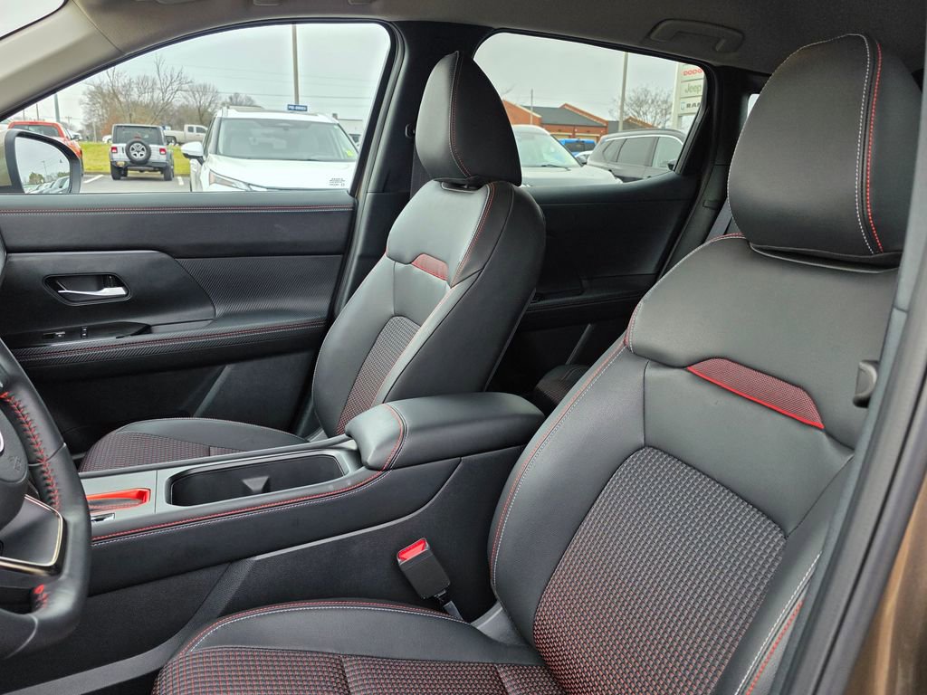 Used 2025 Nissan Kicks SR image 10