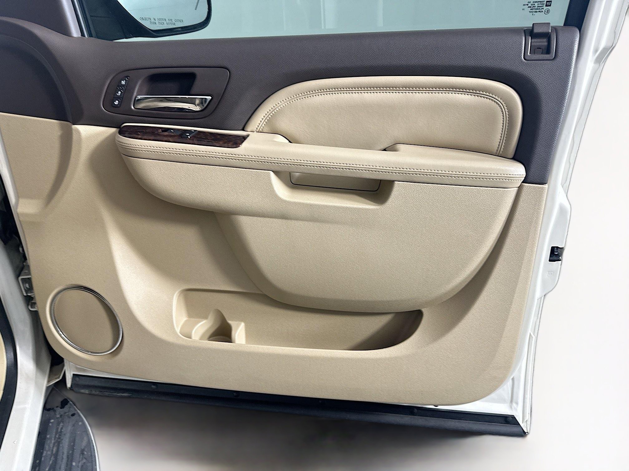 Used 2013 GMC Yukon Denali RWD image 36