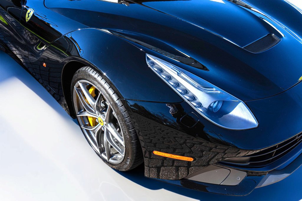 Used 2014 Ferrari F12 Berlinetta RWD image 12