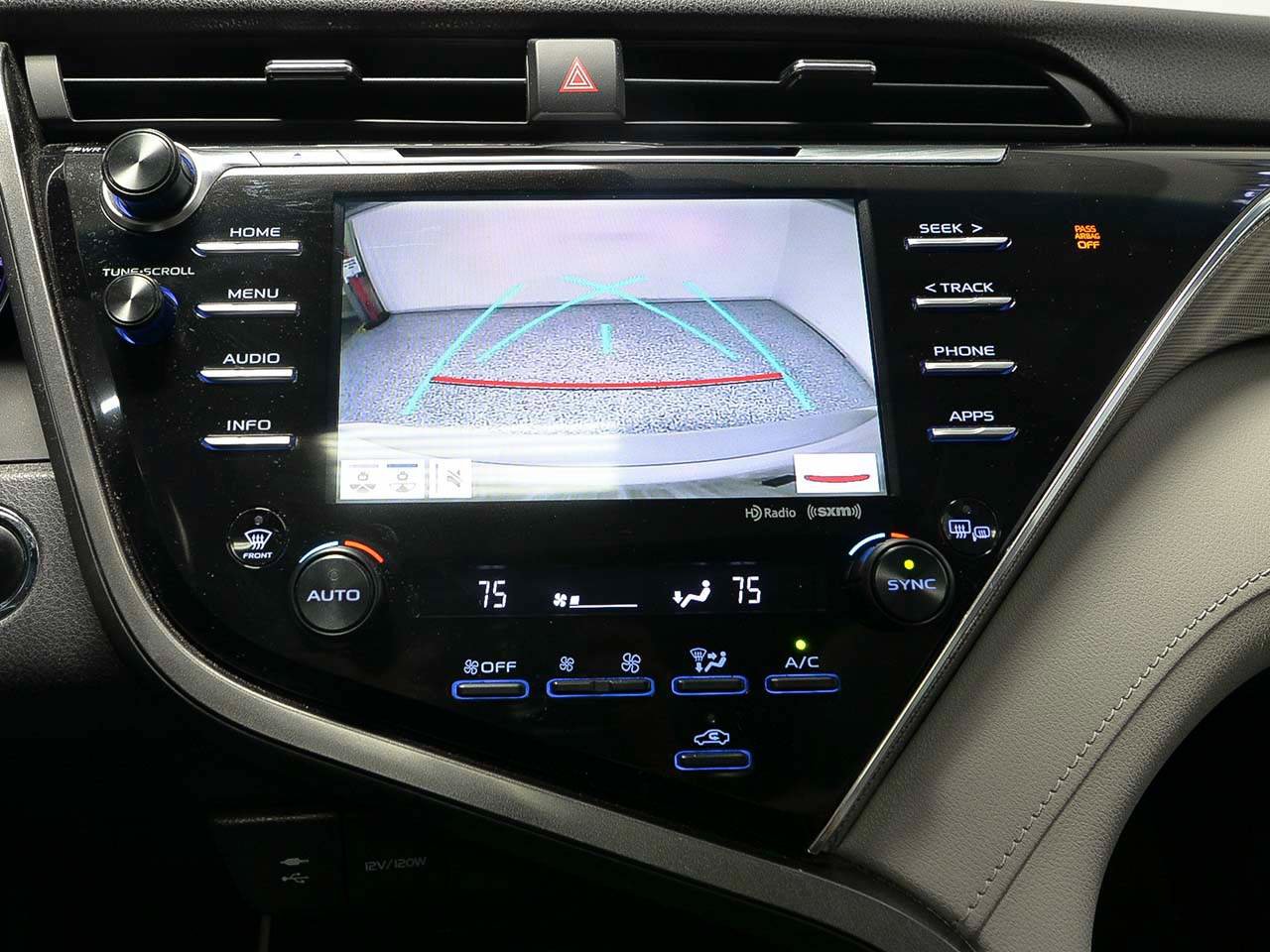 Used 2018 Toyota Camry SE image 16