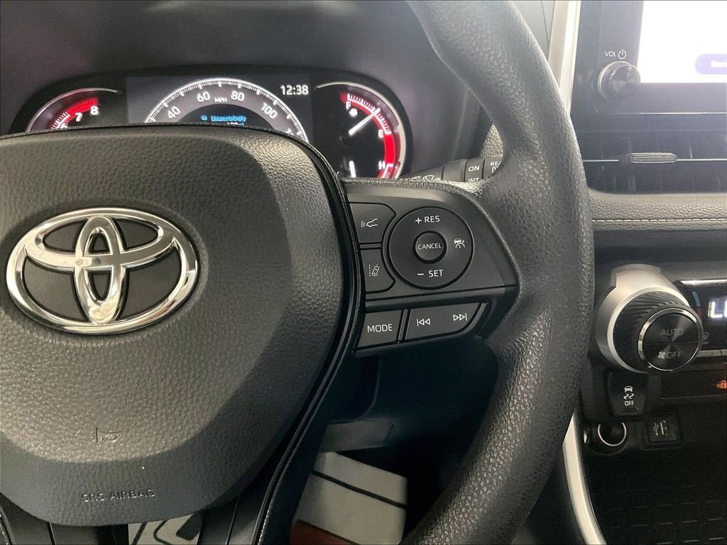 Used 2025 Toyota RAV4 XLE AWD/4WD image 23