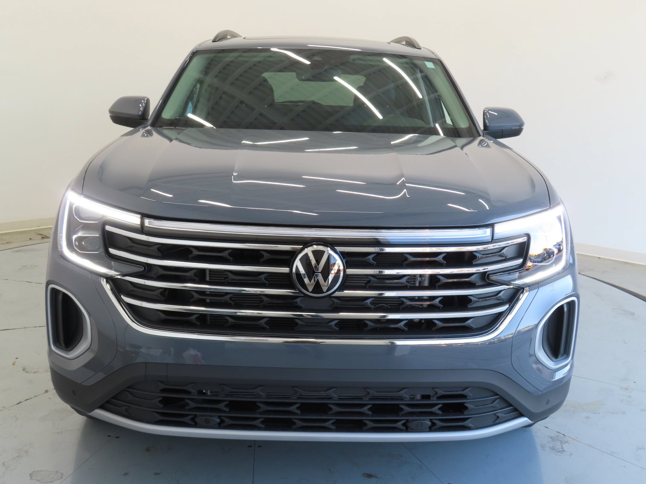 Certified 2026 Volkswagen Atlas SE FWD image 9
