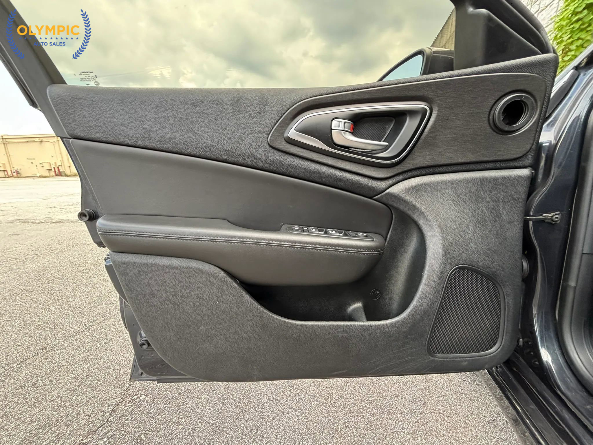 Used 2017 Chrysler 200 Limited Platinum w/ Comfort & Convenience Group image 41