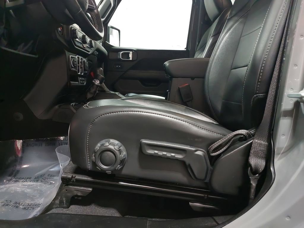 Used 2023 Jeep Wrangler Unlimited Sahara w/ Cold Weather Group image 29