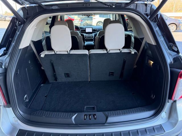 Used 2023 Ford Explorer XLT w/ Equipment Group 202A image 8