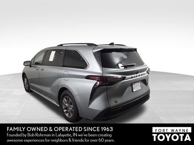 Used 2024 Toyota Sienna XLE image 9