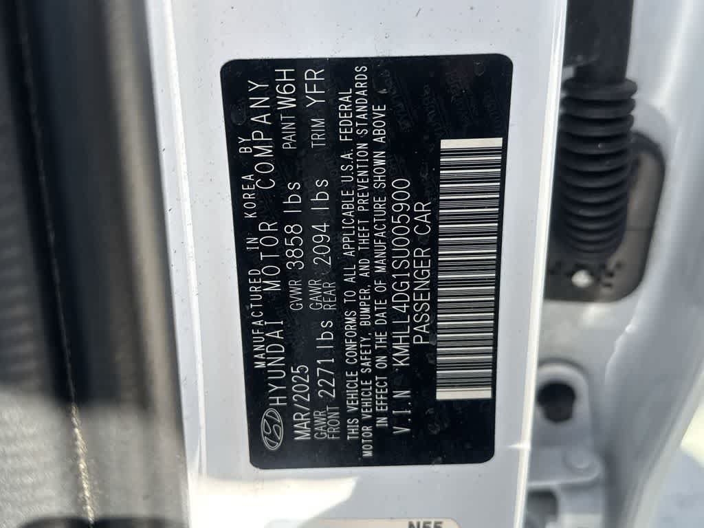 Used 2025 Hyundai Elantra SE FWD image 28