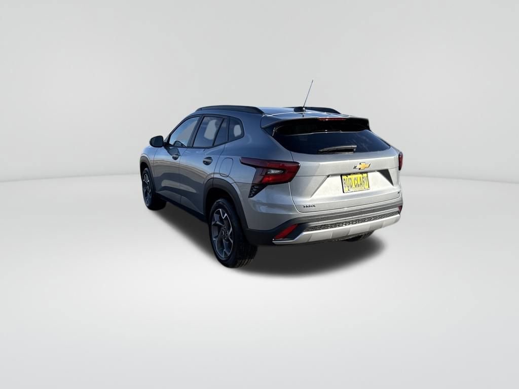 New 2025 Chevrolet Trax LT w/ LT Convenience Package image 3
