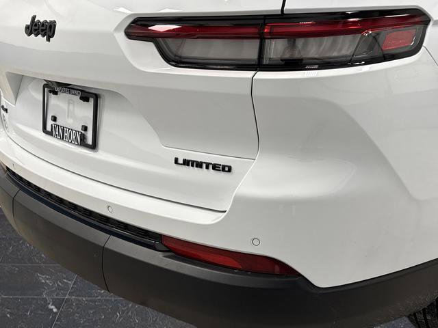 Used 2025 Jeep Grand Cherokee L Limited w/ Black Appearance Package image 35