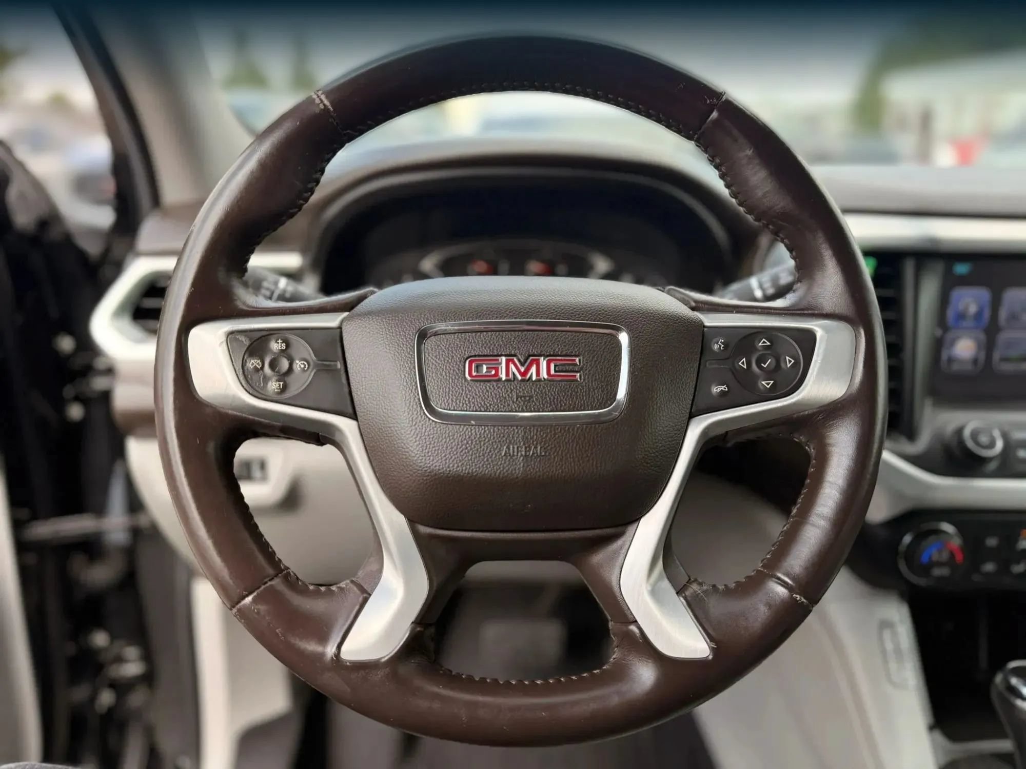 Used 2017 GMC Acadia SLT w/ LPO, Black Accent Package FWD image 25