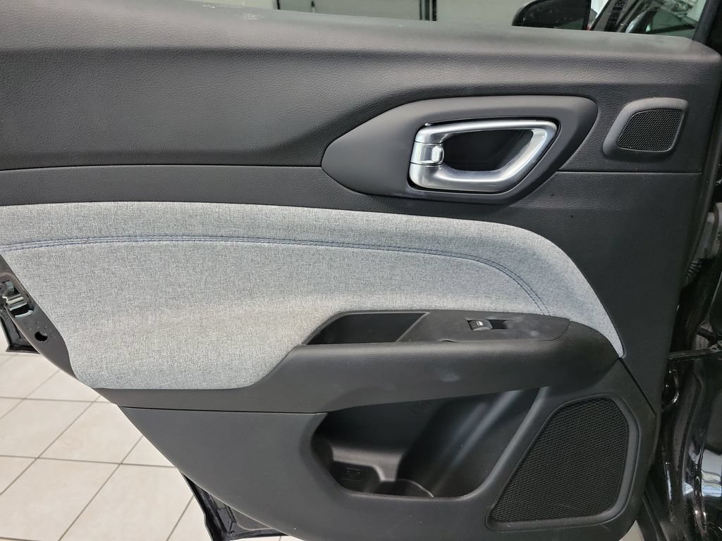 Certified 2022 Jeep Compass Latitude w/ Sun and Sound Group AWD/4WD image 30