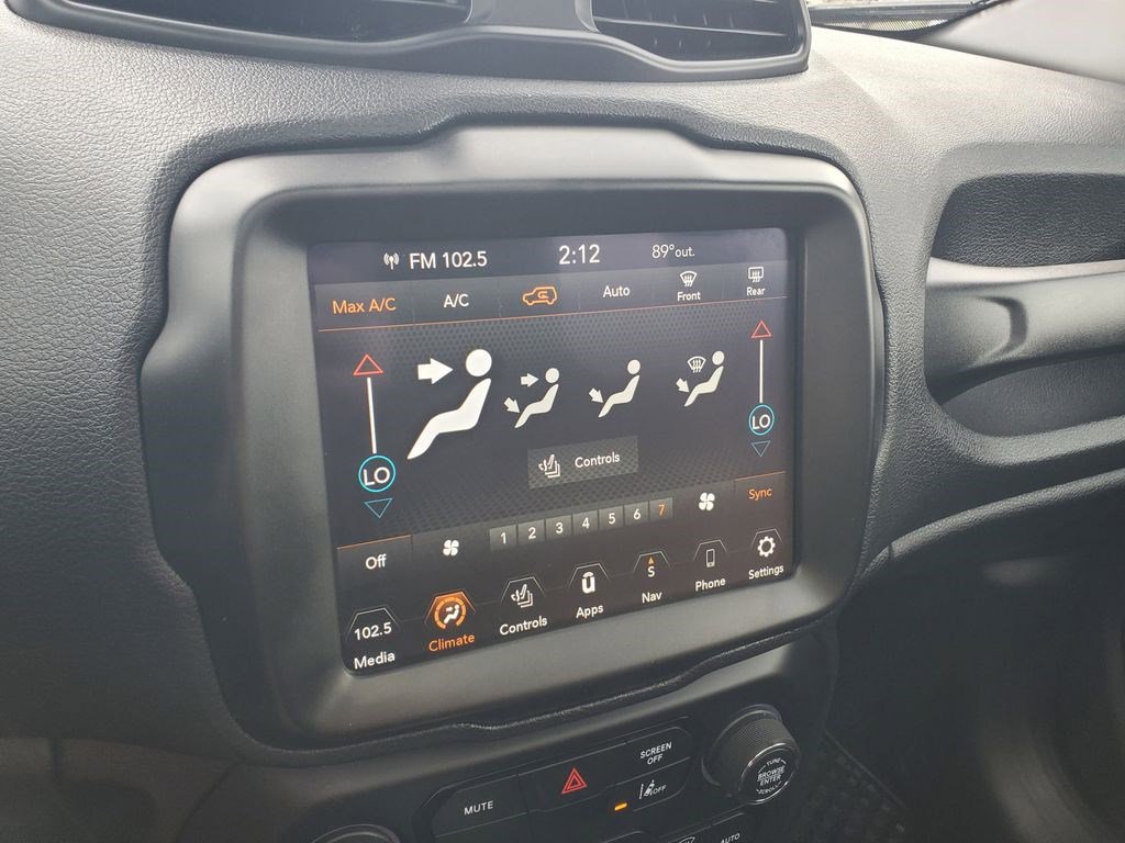 Used 2022 Jeep Renegade Altitude w/ Sun/Sound Group AWD/4WD image 19