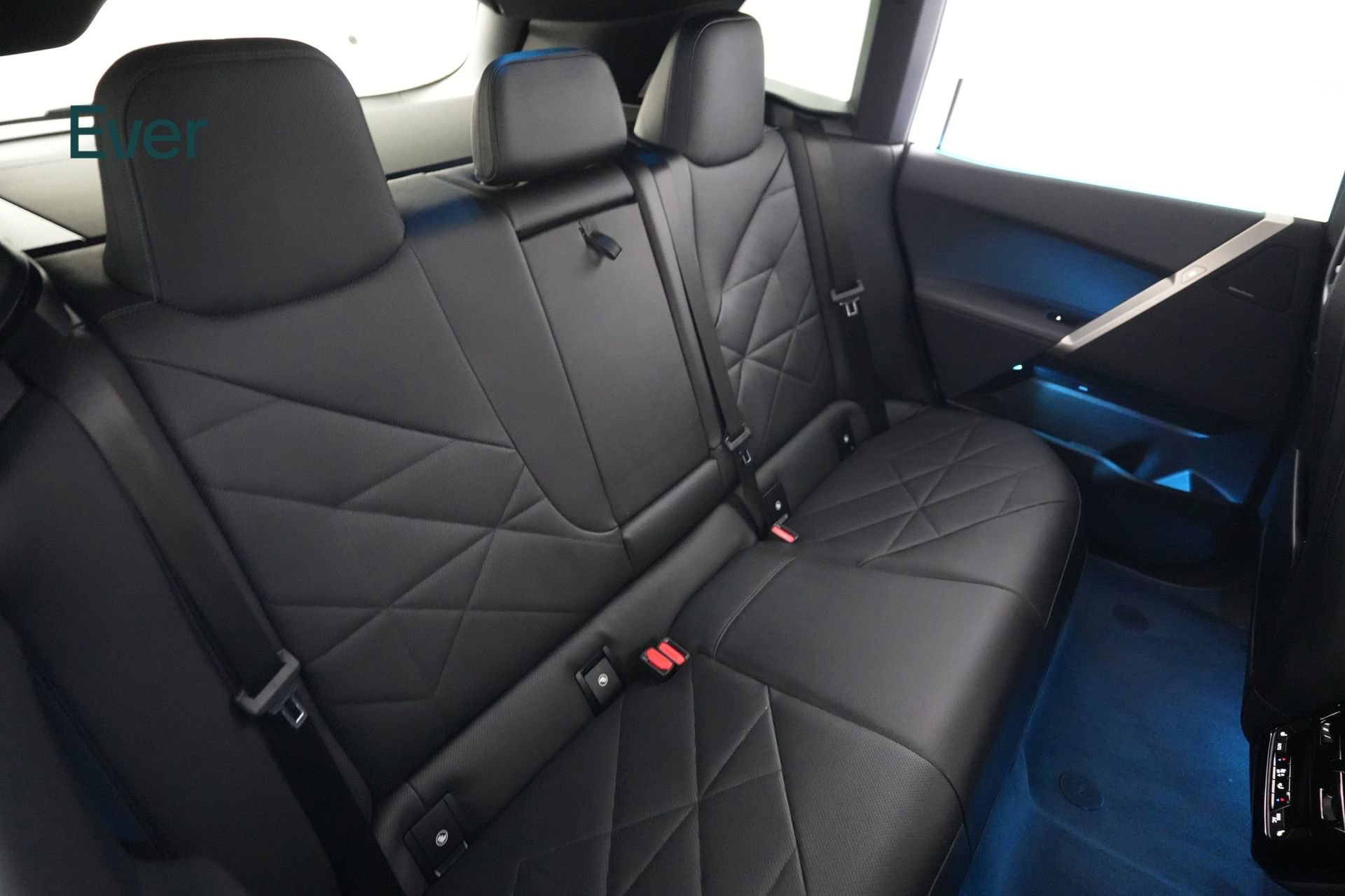 Used 2022 BMW iX xDrive50 w/ Premium Package image 5