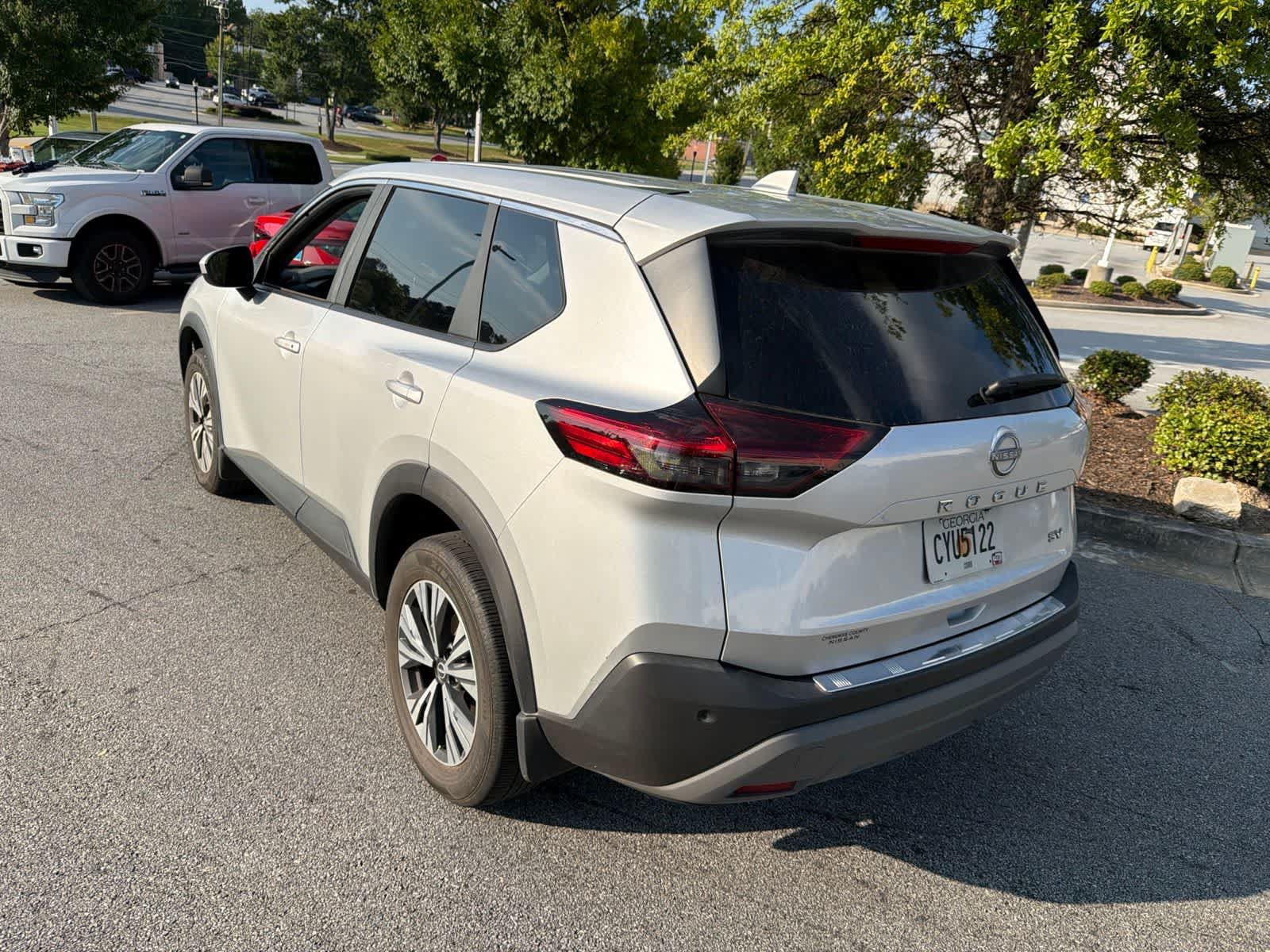 Used 2023 Nissan Rogue SV FWD image 9