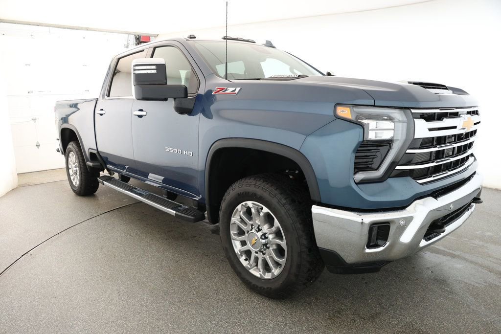 Used 2025 Chevrolet Silverado 3500 LTZ w/ LTZ Premium Package image 3