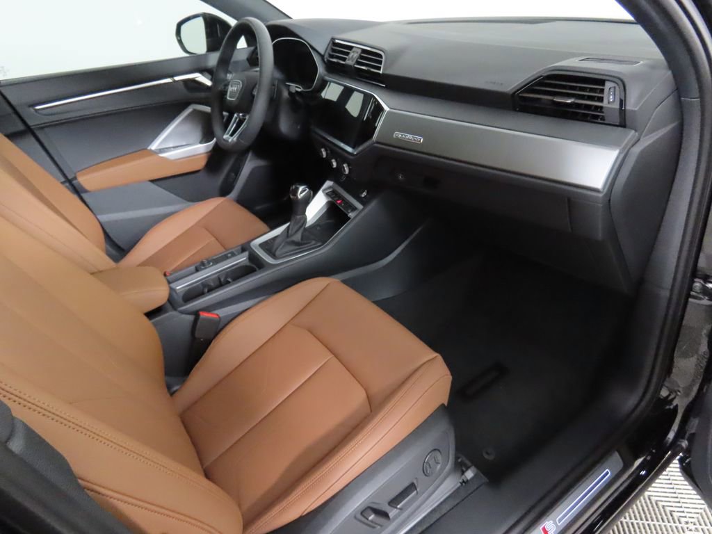 Certified 2025 Audi Q3 2.0T Premium w/ Convenience Package image 17