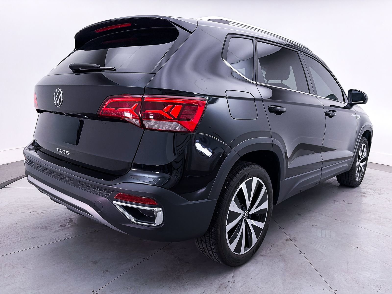 Used 2023 Volkswagen Taos SE FWD image 14