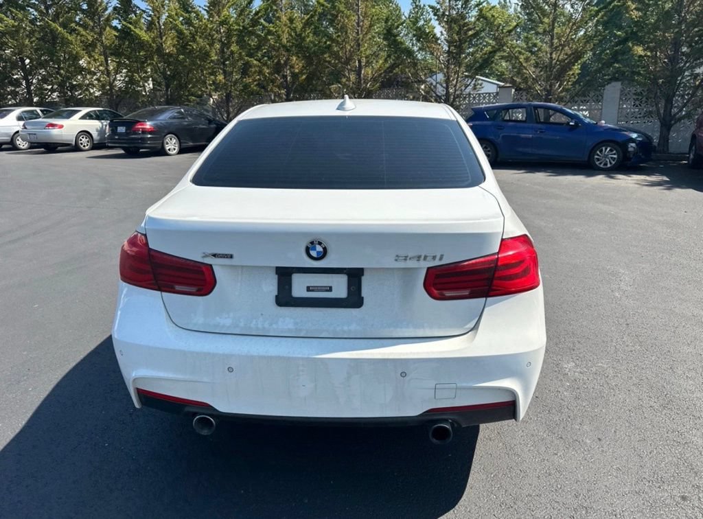 Used 2016 BMW 340i xDrive Sedan AWD/4WD image 5