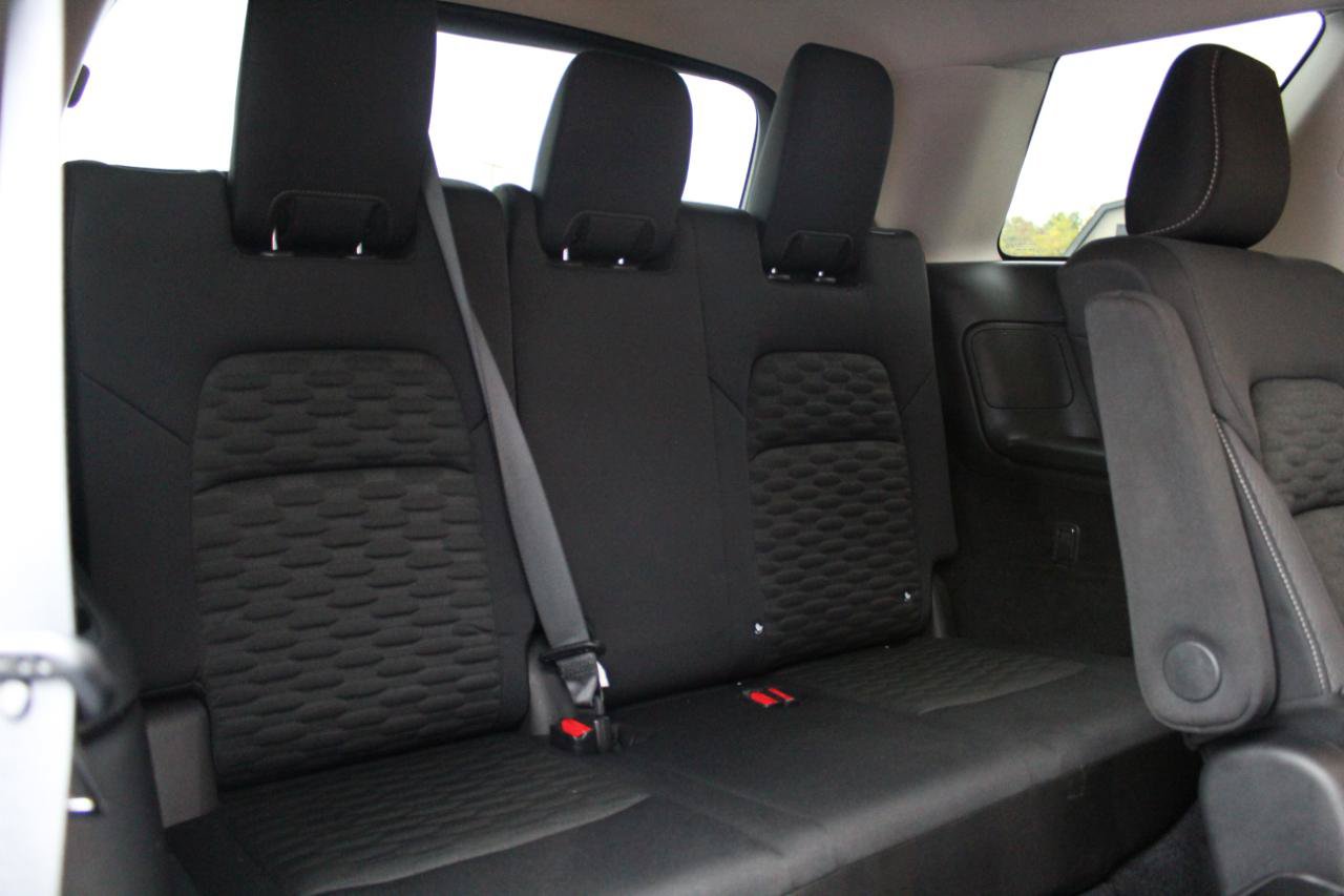 Used 2022 Nissan Pathfinder SV w/ SV Premium Package FWD image 13