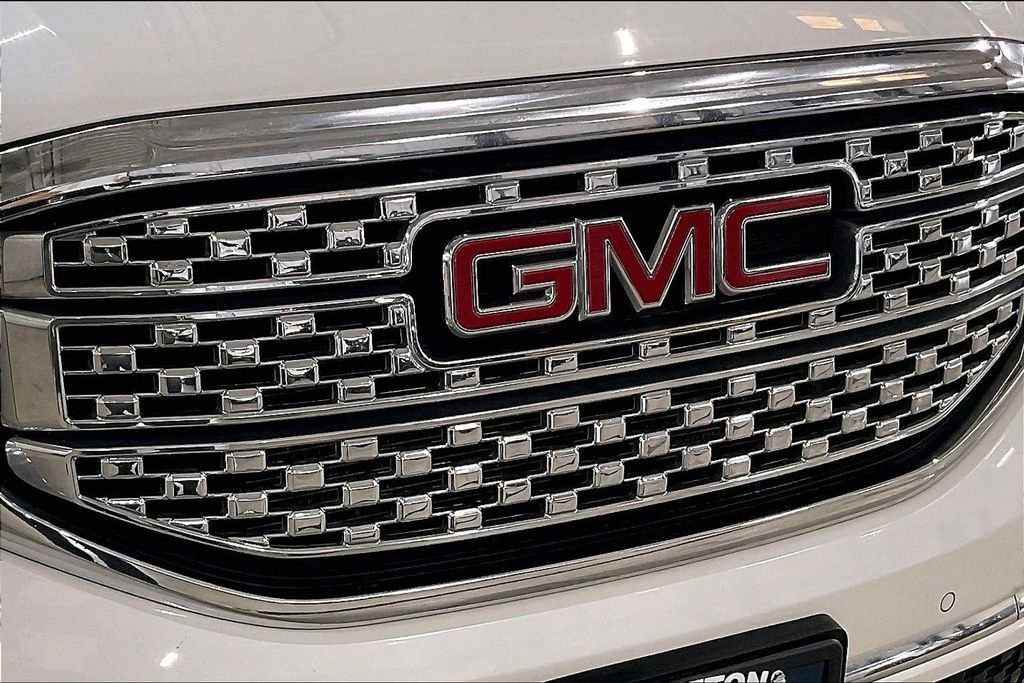 Used 2017 GMC Acadia Denali w/ LPO, Floor Liner Package AWD/4WD image 31