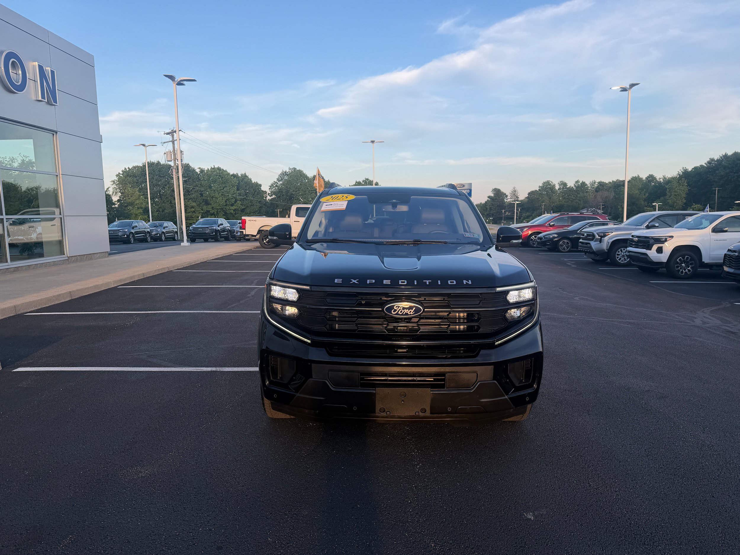 Certified 2025 Ford Expedition Active AWD/4WD image 3