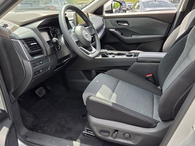 Used 2023 Nissan Rogue SV AWD/4WD image 16