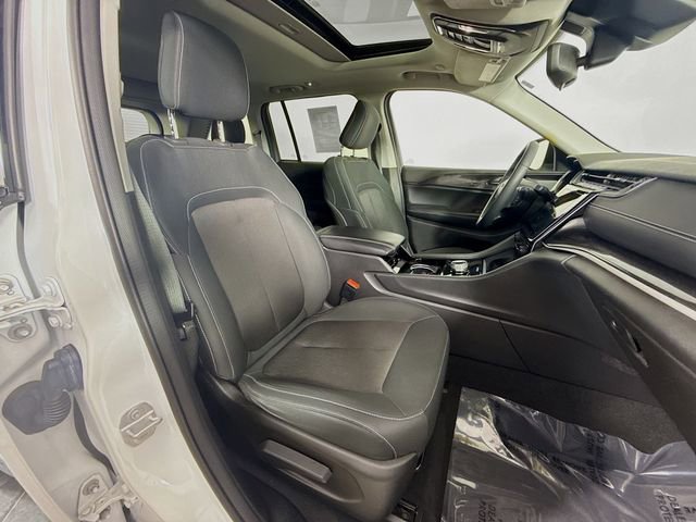 Used 2023 Jeep Grand Cherokee Laredo w/ Luxury Tech Group I image 27