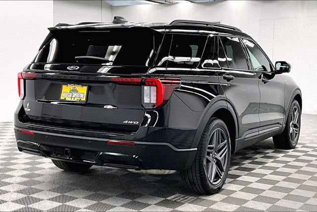Used 2025 Ford Explorer ST-Line w/ Premium Package image 13