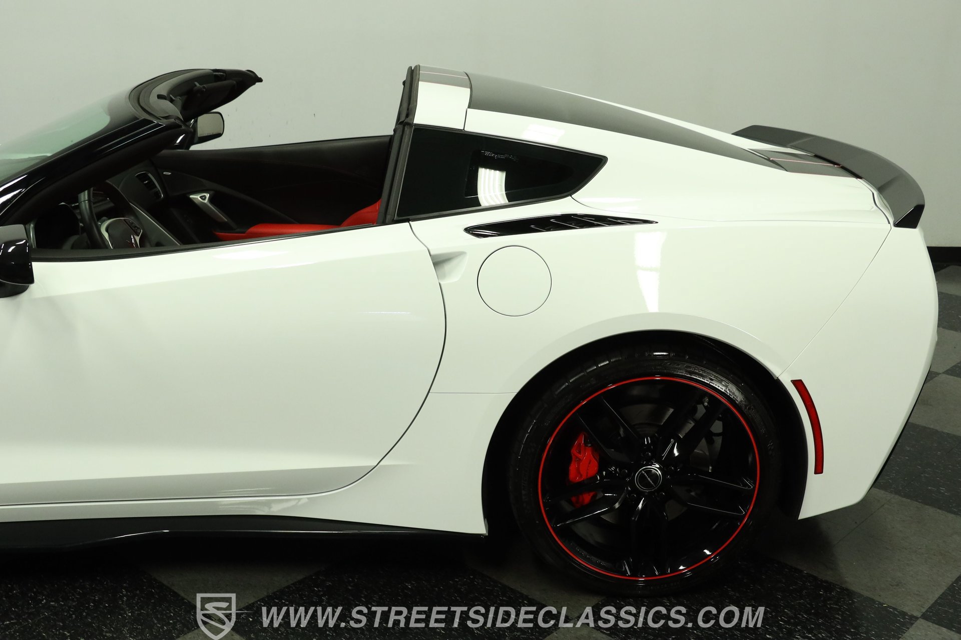 Used 2015 Chevrolet Corvette Stingray Coupe w/ Pacific Design Package RWD image 24