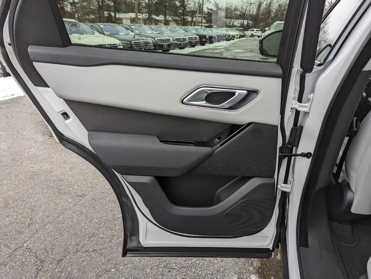 Used 2025 Land Rover Range Rover Velar Dynamic SE image 29