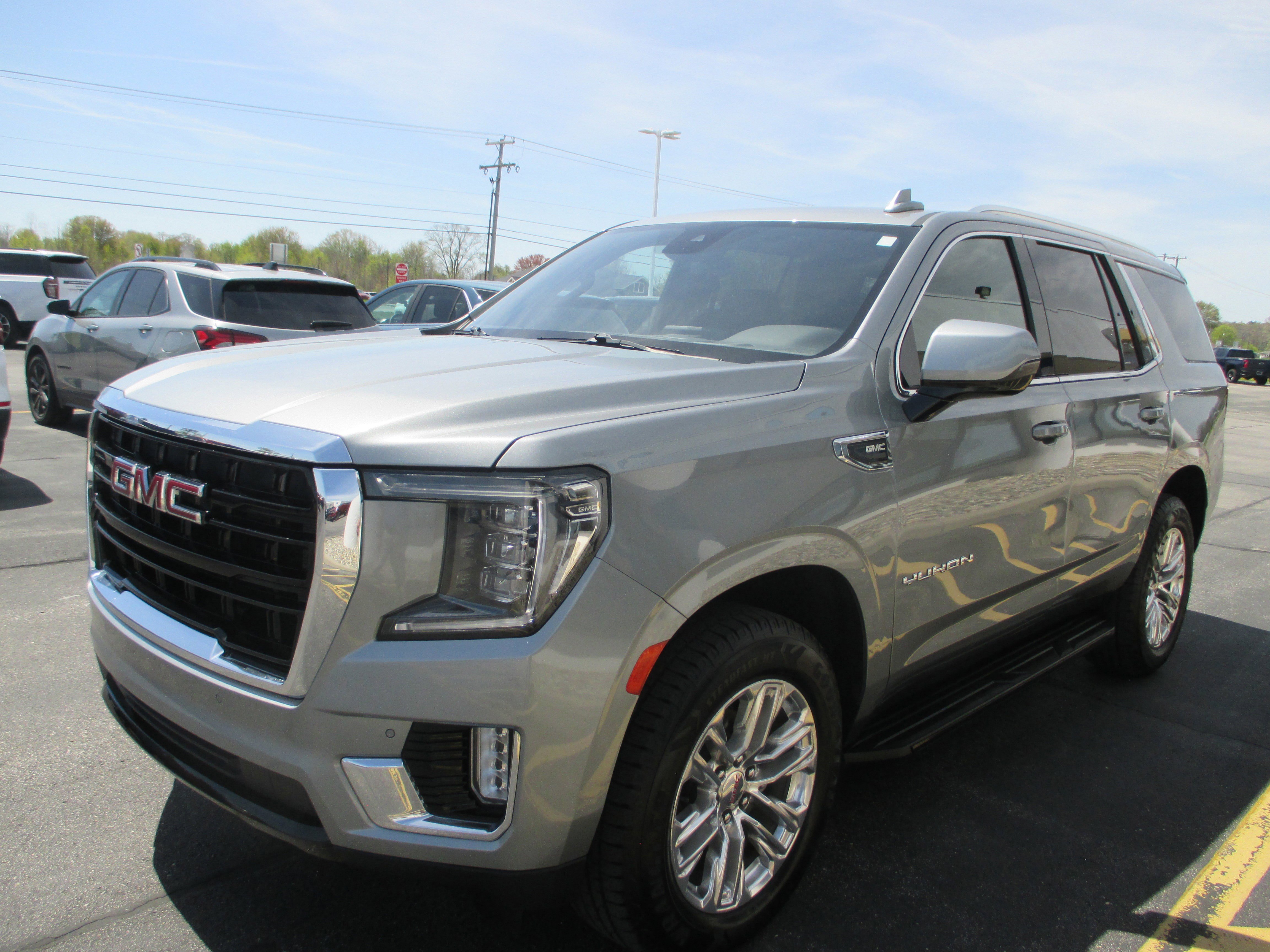 Used 2023 GMC Yukon SLE w/ Gmc Pro Safety Plus Package AWD/4WD image 7