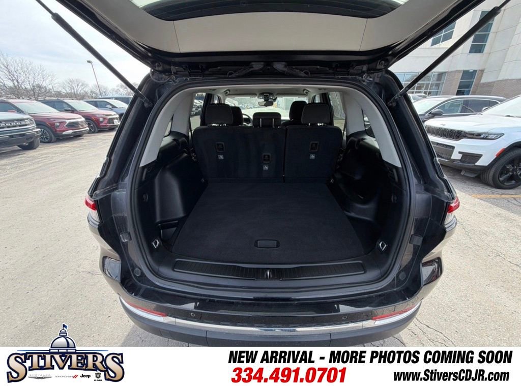 Used 2023 Jeep Grand Cherokee Laredo image 18