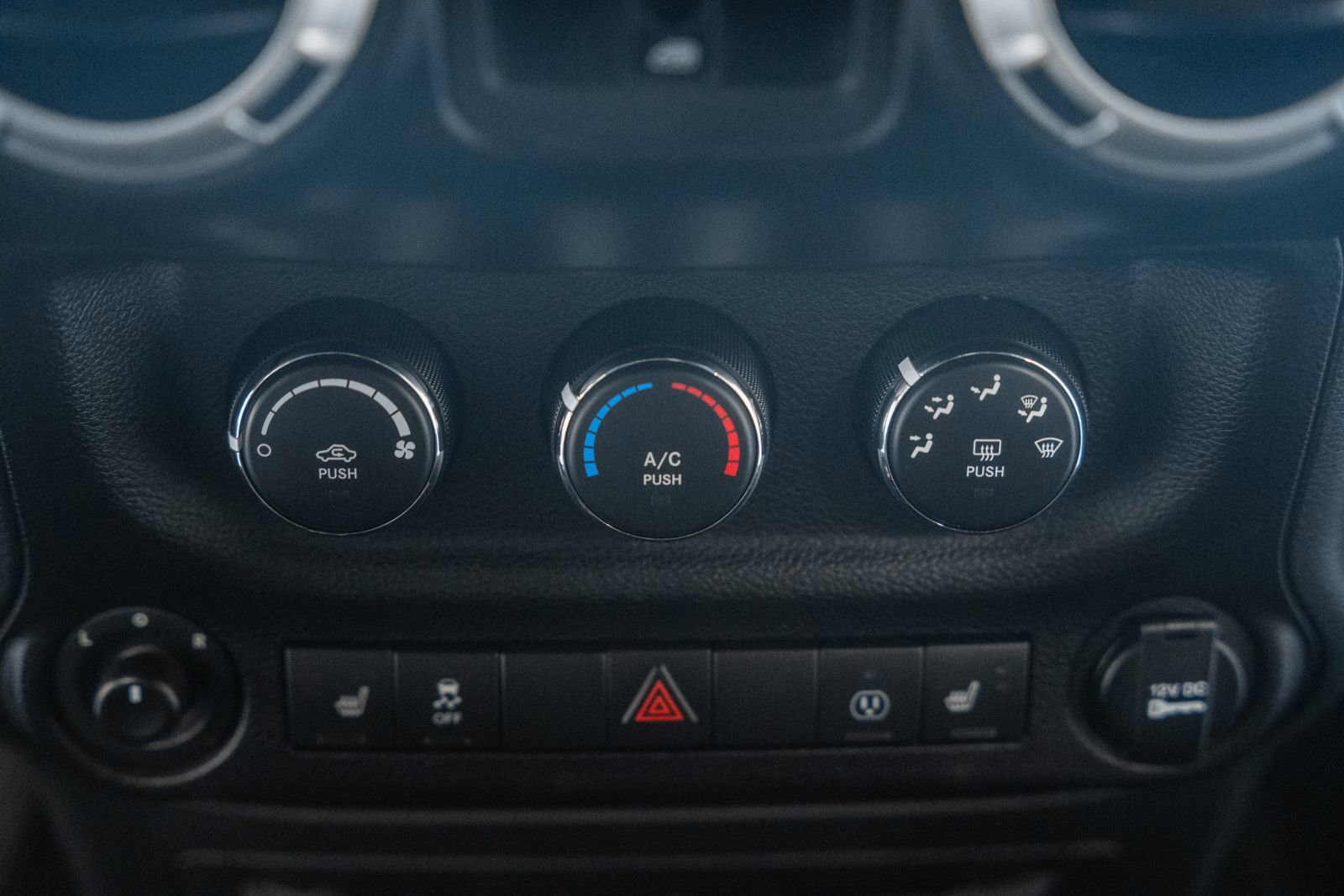 Used 2017 Jeep Wrangler Unlimited Rubicon w/ Connectivity Group image 31