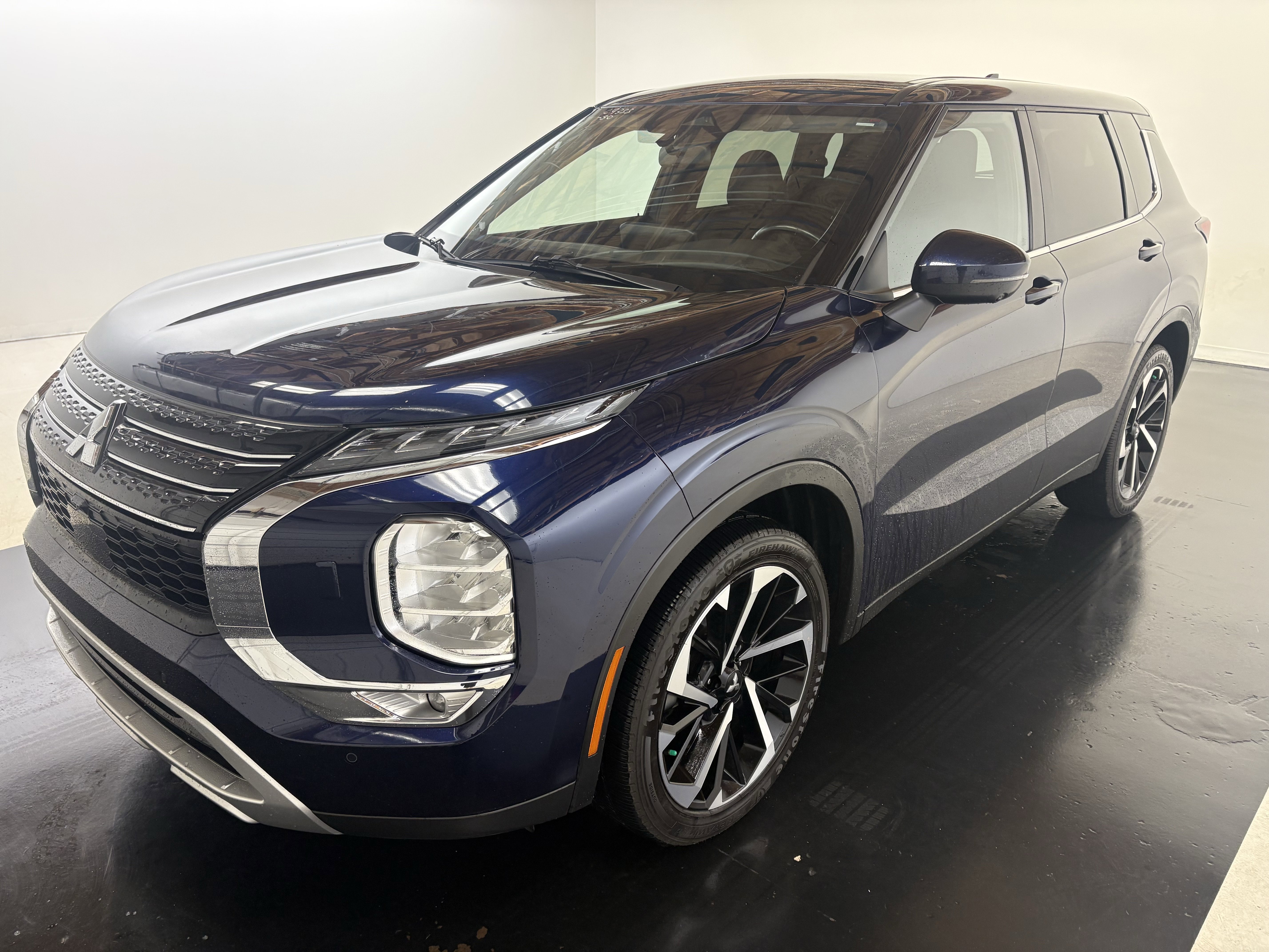 Used 2024 Mitsubishi Outlander SE Black Edition image 8