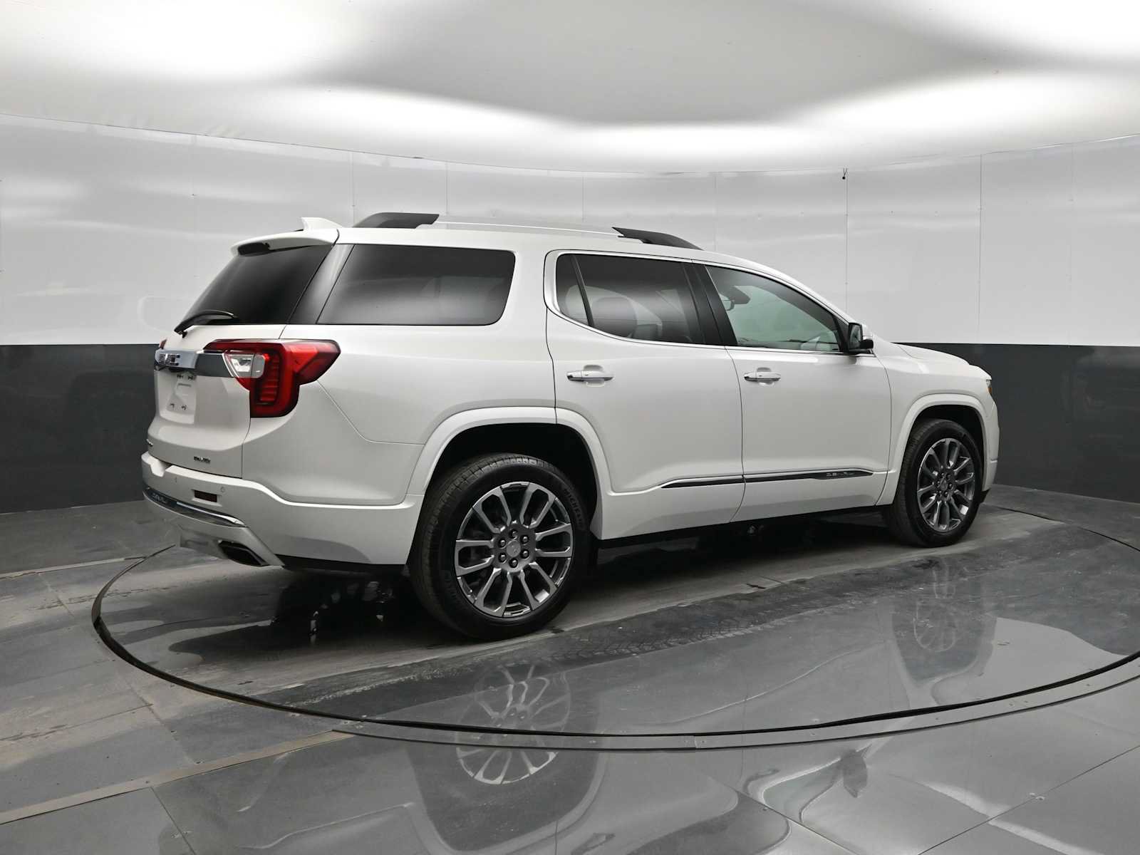 Used 2022 GMC Acadia Denali w/ Denali Ultimate Package AWD/4WD image 8