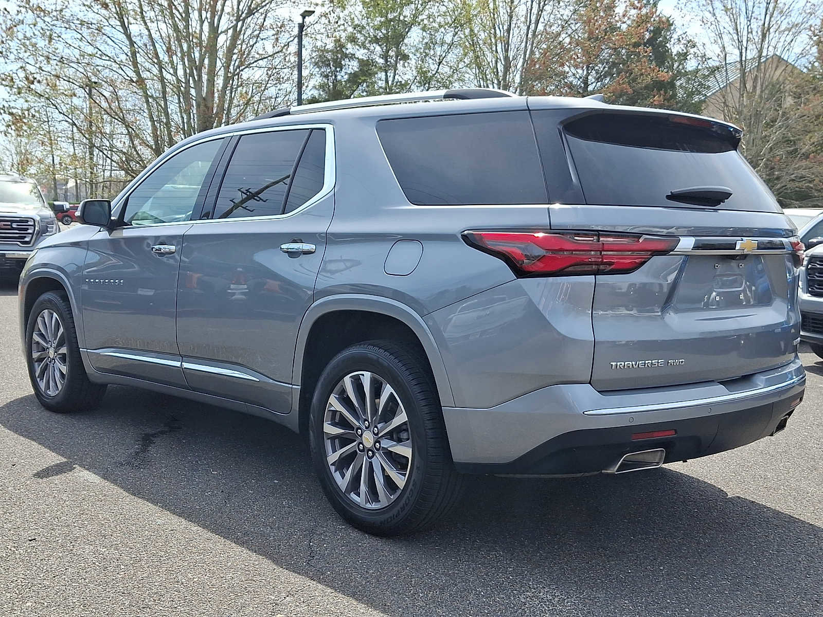 Used 2023 Chevrolet Traverse Premier AWD/4WD image 4