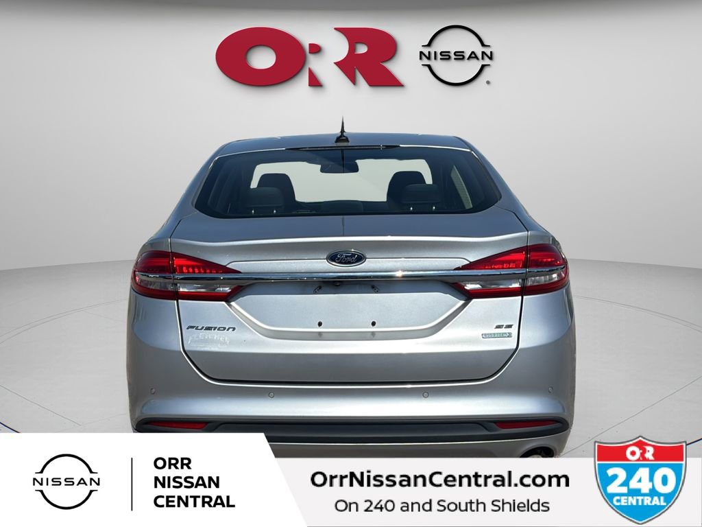 Used 2018 Ford Fusion SE w/ Fusion SE Technology Package FWD image 6