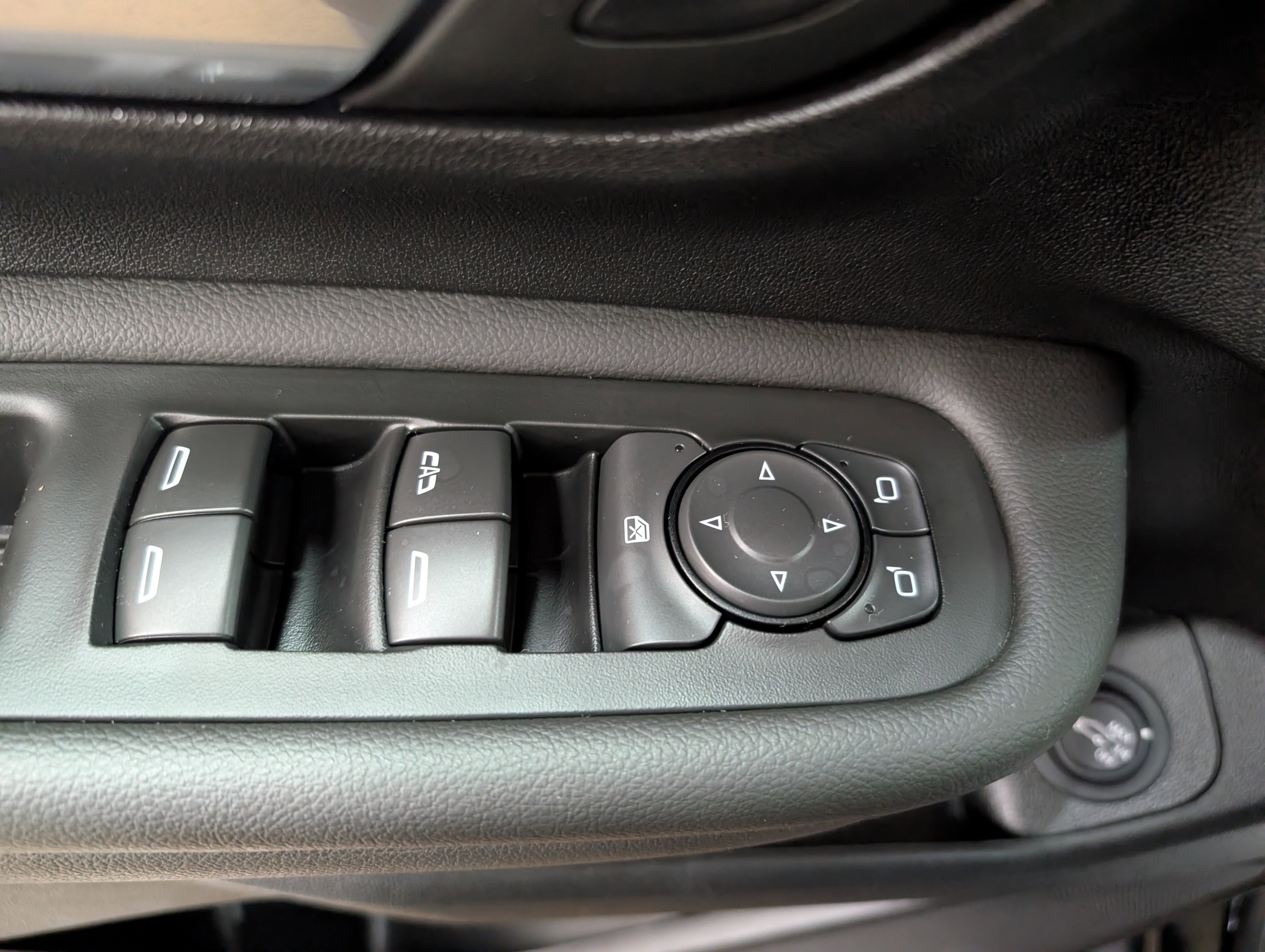 Used 2023 GMC Terrain SLE w/ Driver Convenience Package image 14