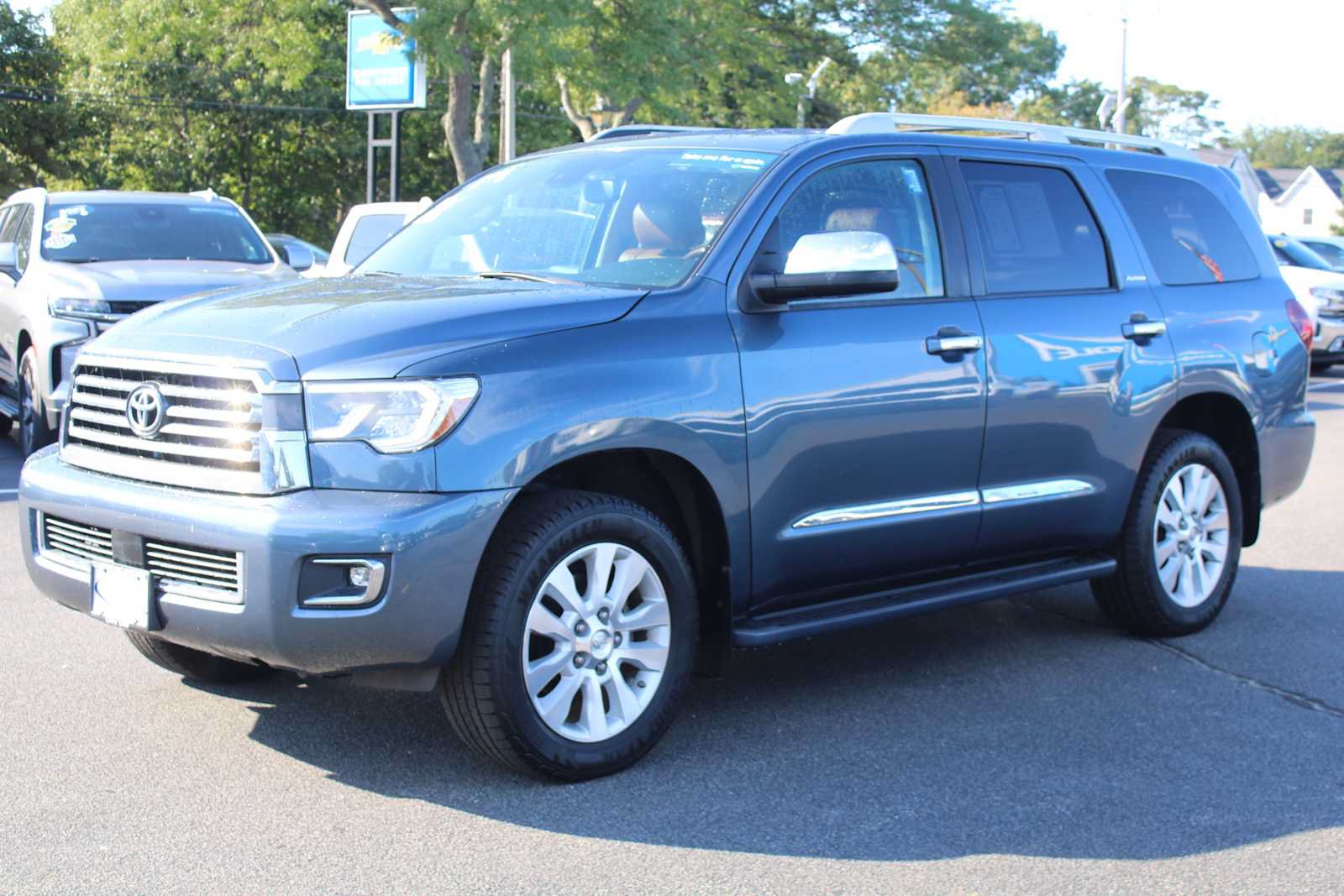 Used 2021 Toyota Sequoia Platinum AWD/4WD image 3